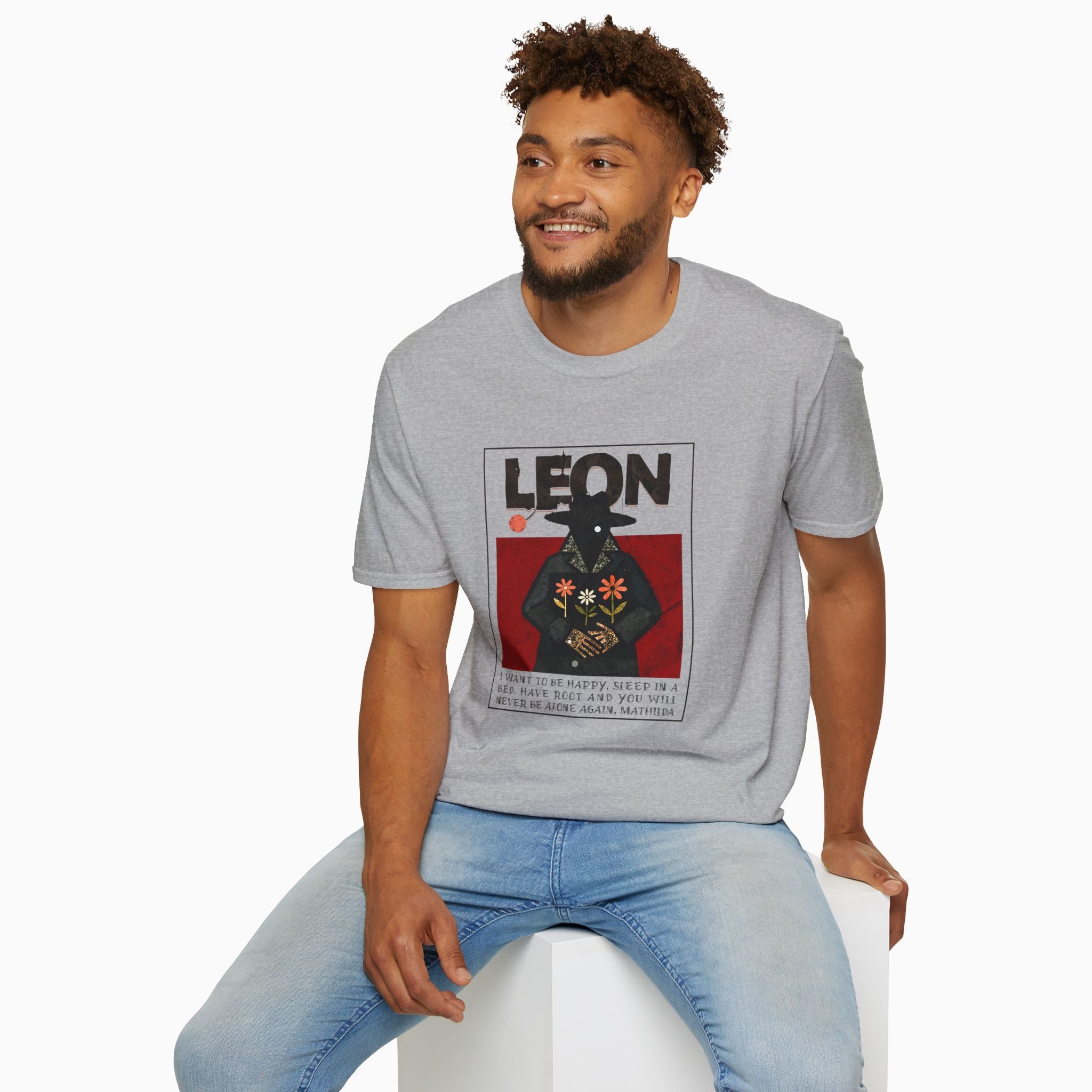 Léon Unisex T-Shirt